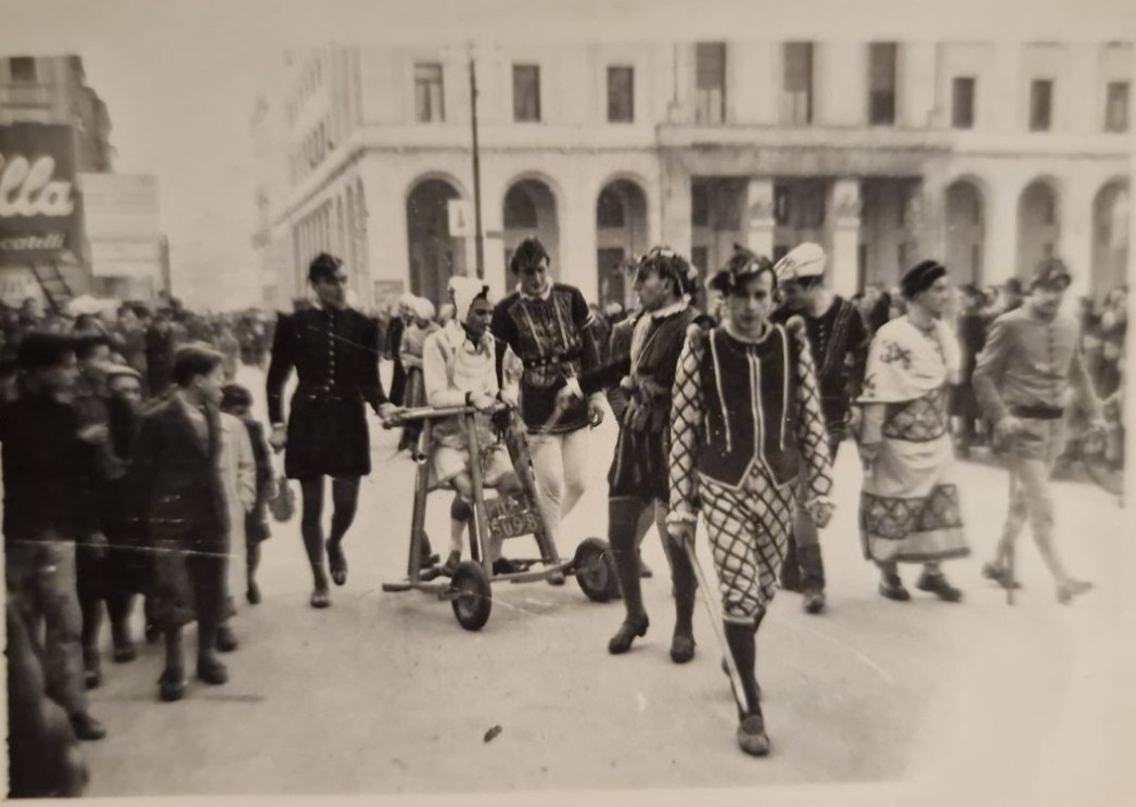 Carnevale in Piazza Insurrezione. Anni 40.